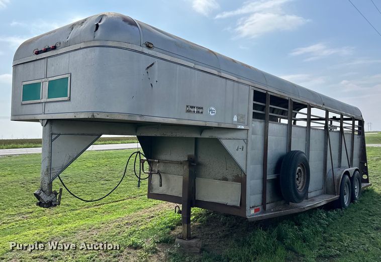 image for item OM9617 1978 Chief's Trailer Mfg livestock trailer