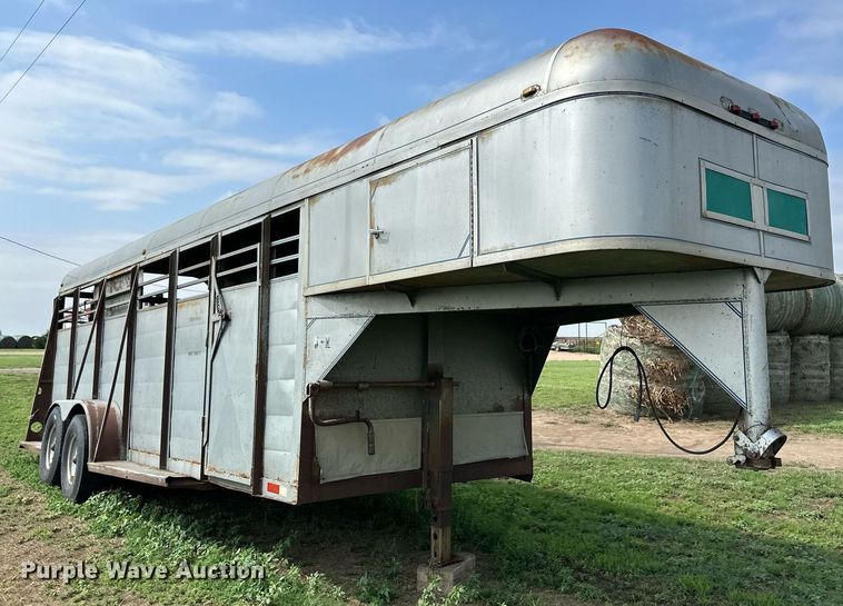 image for item OM9617 1978 Chief's Trailer Mfg livestock trailer