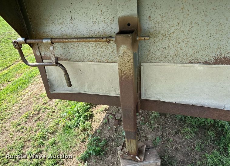 image for item OM9617 1978 Chief's Trailer Mfg livestock trailer