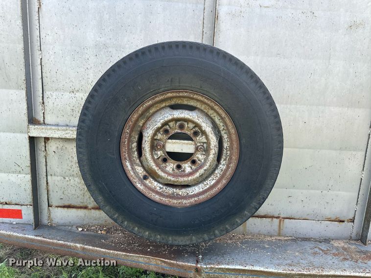 image for item OM9617 1978 Chief's Trailer Mfg livestock trailer