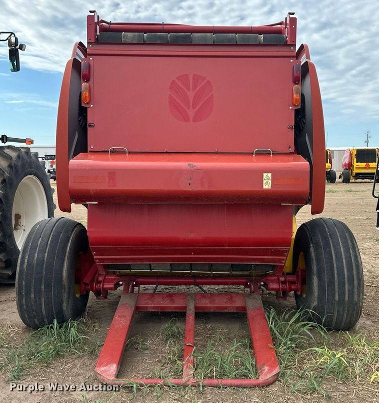 image for item OM9649 2015 New Holland RB560 round baler