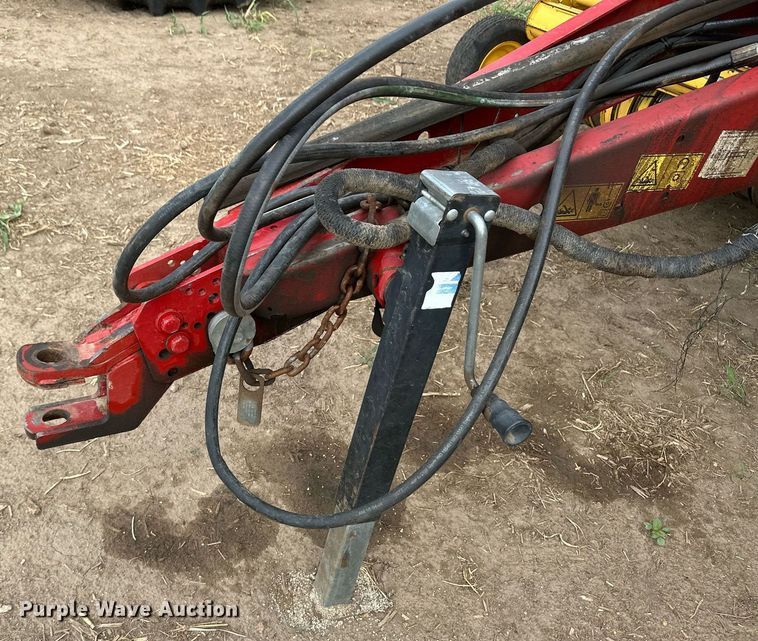 image for item OM9649 2015 New Holland RB560 round baler