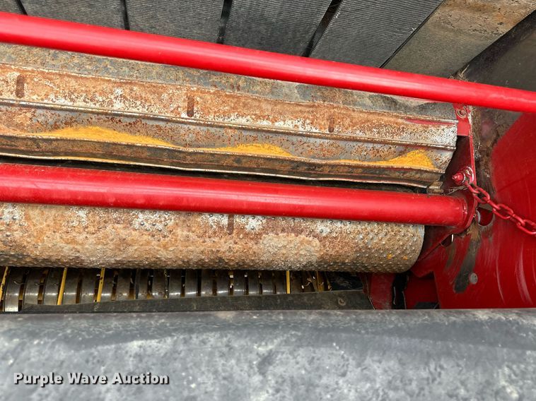 image for item OM9649 2015 New Holland RB560 round baler