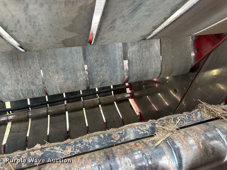 image for item OM9649 2015 New Holland RB560 round baler