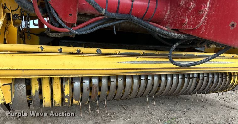 image for item OM9649 2015 New Holland RB560 round baler