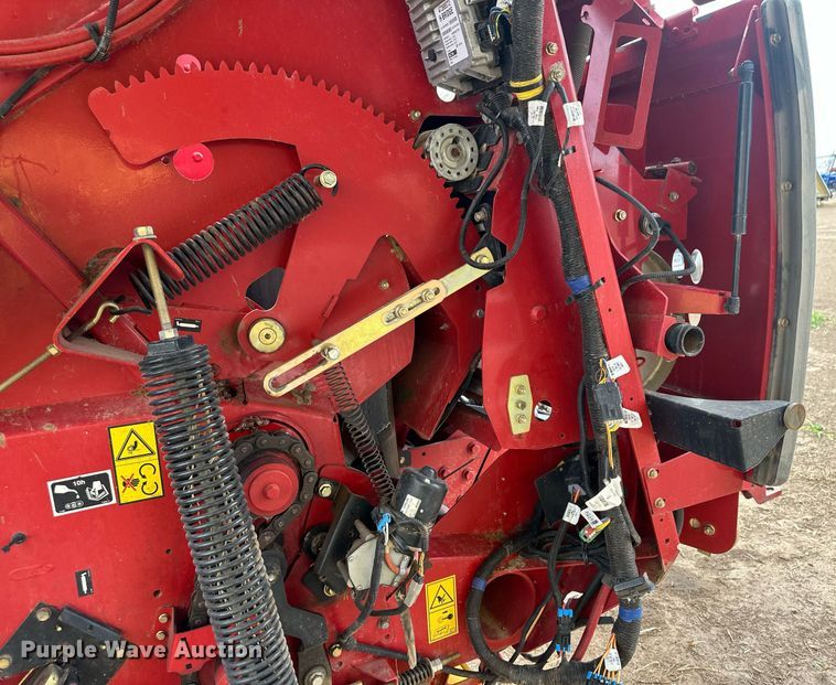 image for item OM9649 2015 New Holland RB560 round baler