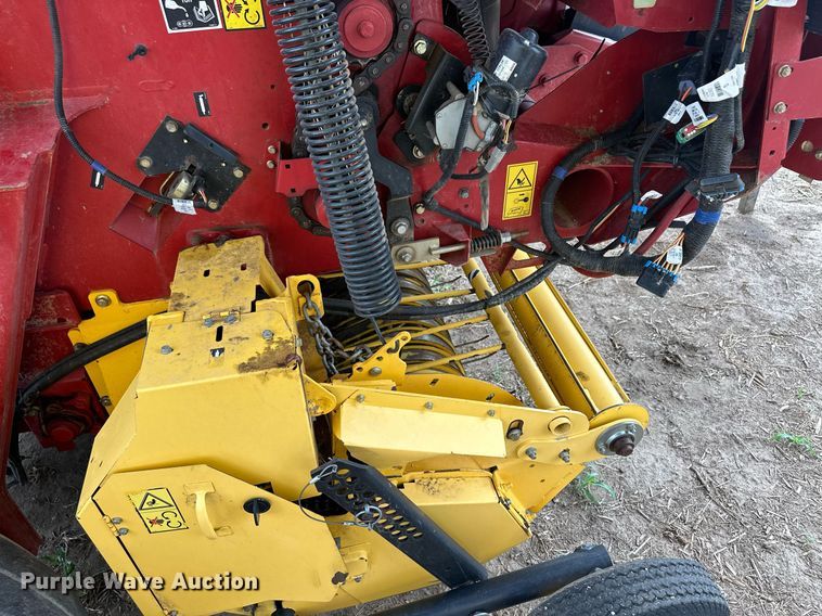 image for item OM9649 2015 New Holland RB560 round baler