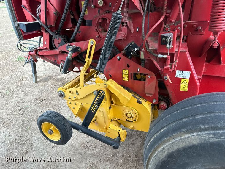 image for item OM9649 2015 New Holland RB560 round baler