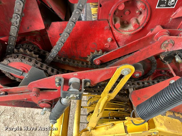 image for item OM9649 2015 New Holland RB560 round baler
