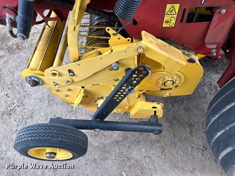 image for item OM9649 2015 New Holland RB560 round baler