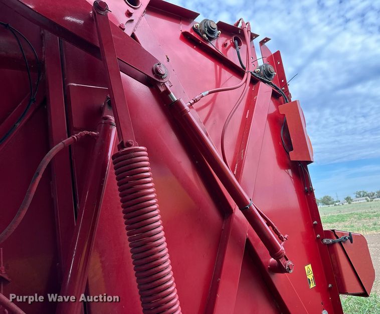 image for item OM9649 2015 New Holland RB560 round baler