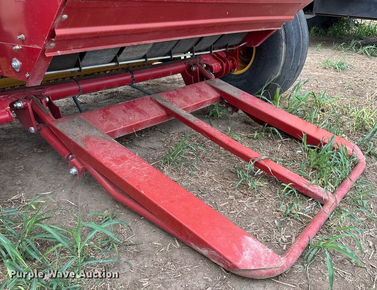 image for item OM9649 2015 New Holland RB560 round baler