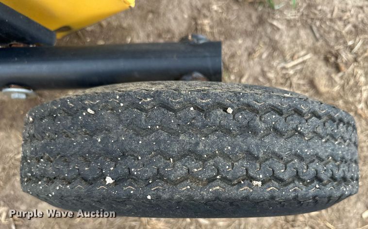 image for item OM9649 2015 New Holland RB560 round baler