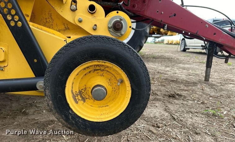 image for item OM9649 2015 New Holland RB560 round baler