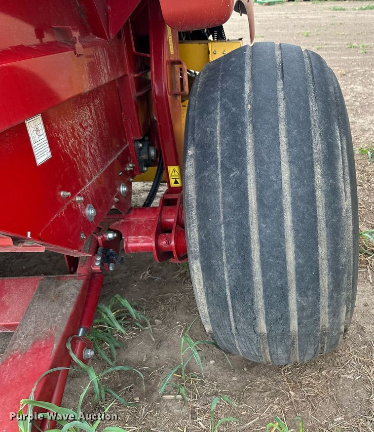 image for item OM9649 2015 New Holland RB560 round baler