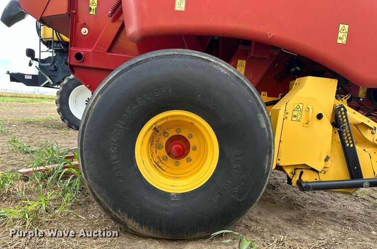 image for item OM9649 2015 New Holland RB560 round baler