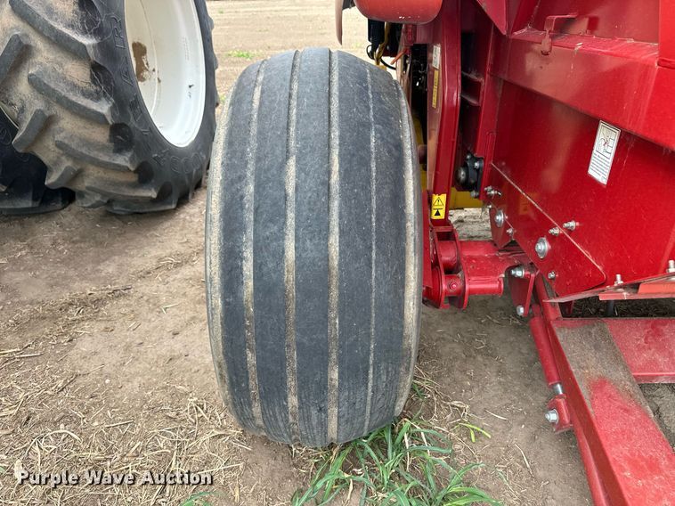 image for item OM9649 2015 New Holland RB560 round baler