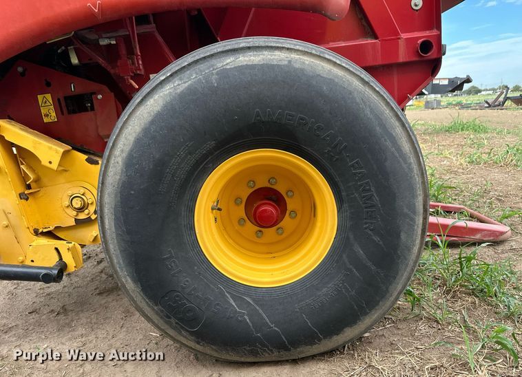 image for item OM9649 2015 New Holland RB560 round baler