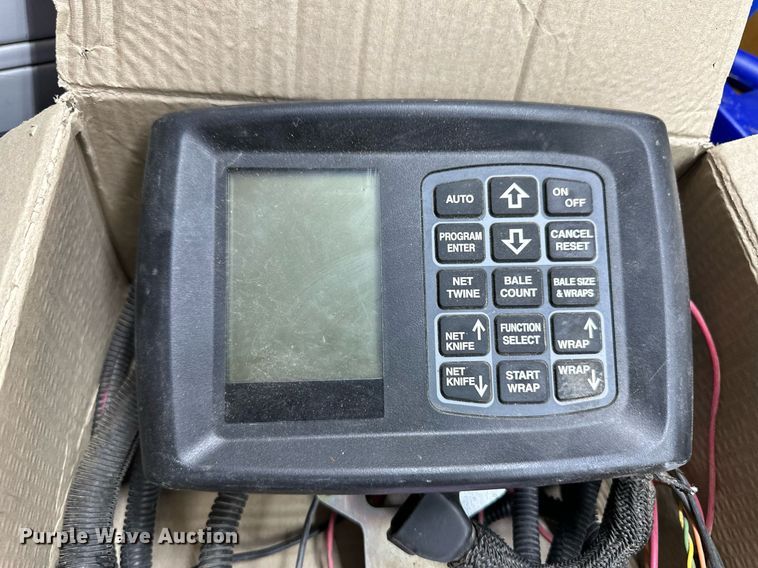 image for item OM9649 2015 New Holland RB560 round baler