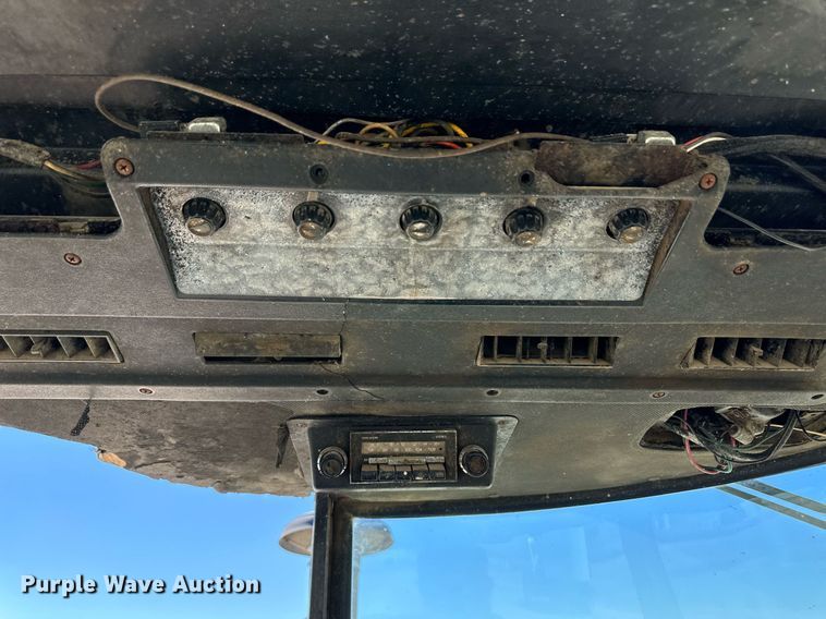 image for item OM9670 1982 John Deere 4440 tractor