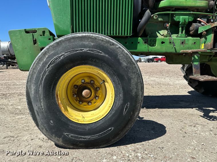 image for item OM9670 1982 John Deere 4440 tractor
