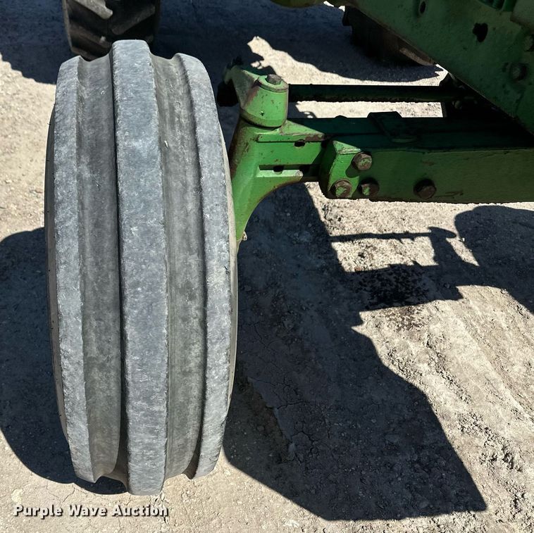 image for item OM9670 1982 John Deere 4440 tractor