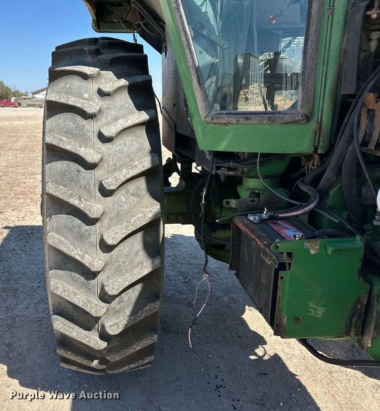 image for item OM9670 1982 John Deere 4440 tractor