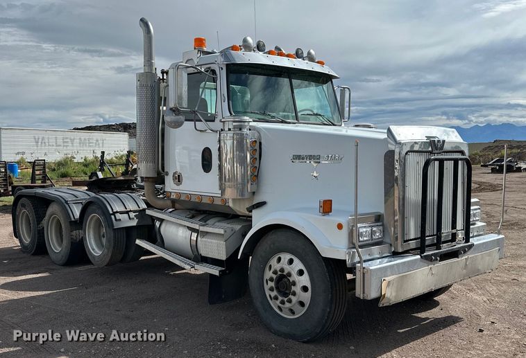 image for item DG4494 2001 Western Star 4964FX semi truck
