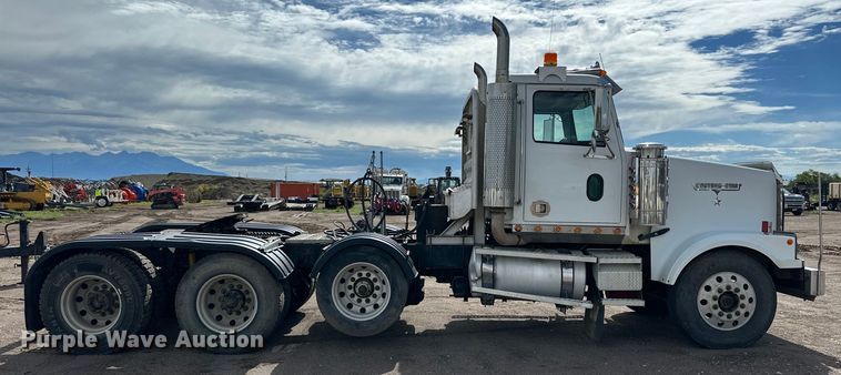 image for item DG4494 2001 Western Star 4964FX semi truck