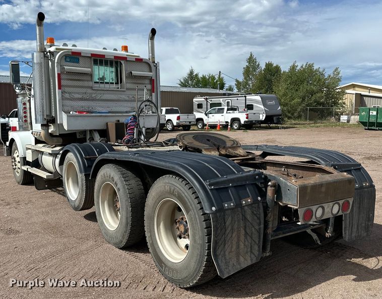 image for item DG4494 2001 Western Star 4964FX semi truck