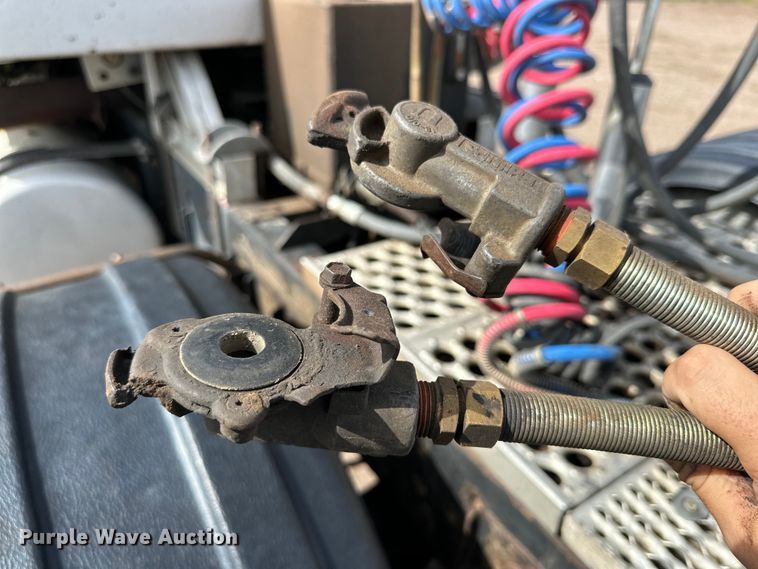 image for item DG4494 2001 Western Star 4964FX semi truck