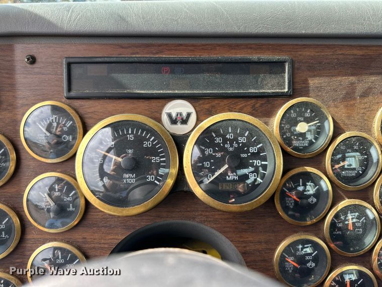 image for item DG4494 2001 Western Star 4964FX semi truck