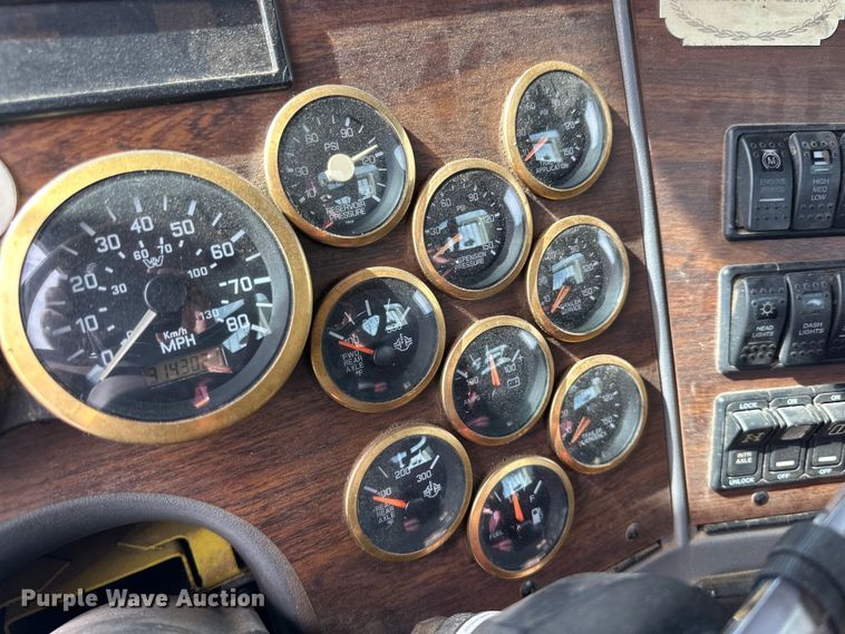 image for item DG4494 2001 Western Star 4964FX semi truck