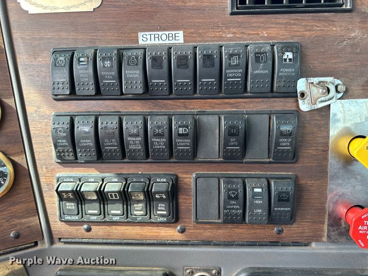 image for item DG4494 2001 Western Star 4964FX semi truck