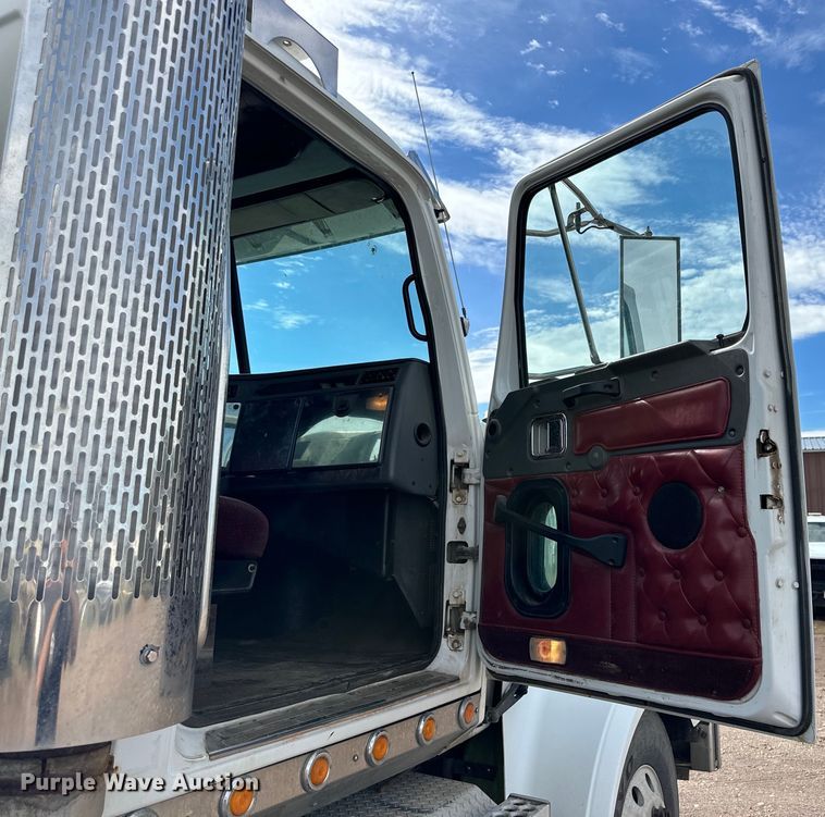 image for item DG4494 2001 Western Star 4964FX semi truck