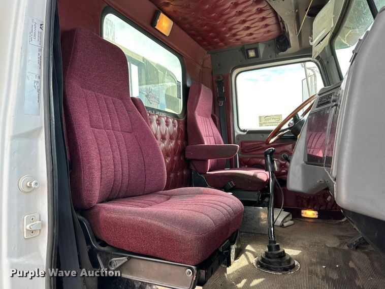 image for item DG4494 2001 Western Star 4964FX semi truck