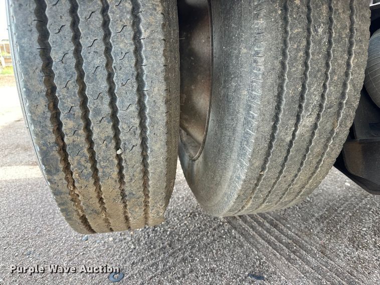 image for item DG4494 2001 Western Star 4964FX semi truck