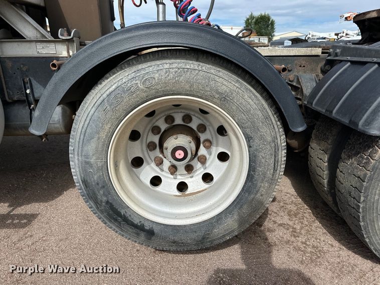 image for item DG4494 2001 Western Star 4964FX semi truck