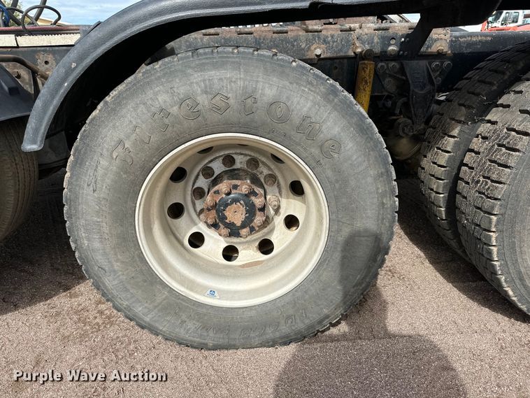 image for item DG4494 2001 Western Star 4964FX semi truck