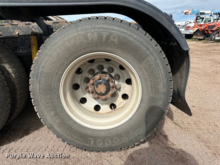 image for item DG4494 2001 Western Star 4964FX semi truck