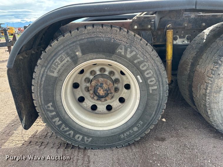 image for item DG4494 2001 Western Star 4964FX semi truck