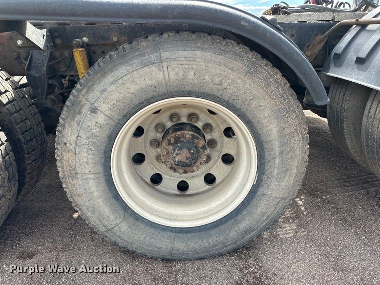 image for item DG4494 2001 Western Star 4964FX semi truck