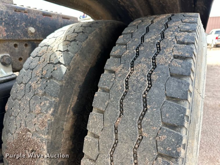 image for item DG4494 2001 Western Star 4964FX semi truck