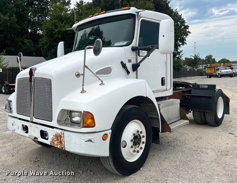 image for item DO6697 2005 Kenworth T300 semi truck