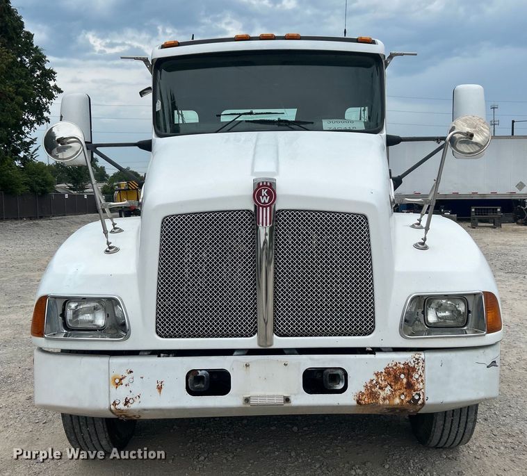 image for item DO6697 2005 Kenworth T300 semi truck
