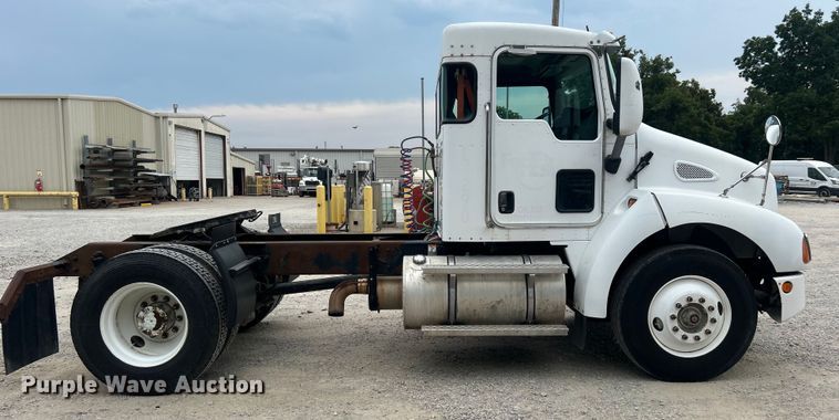 image for item DO6697 2005 Kenworth T300 semi truck