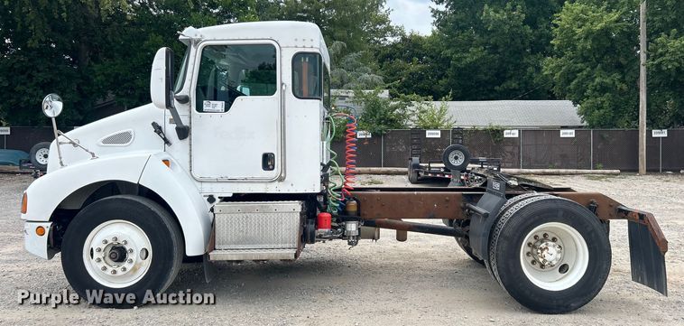 image for item DO6697 2005 Kenworth T300 semi truck