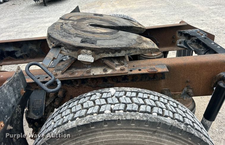 image for item DO6697 2005 Kenworth T300 semi truck