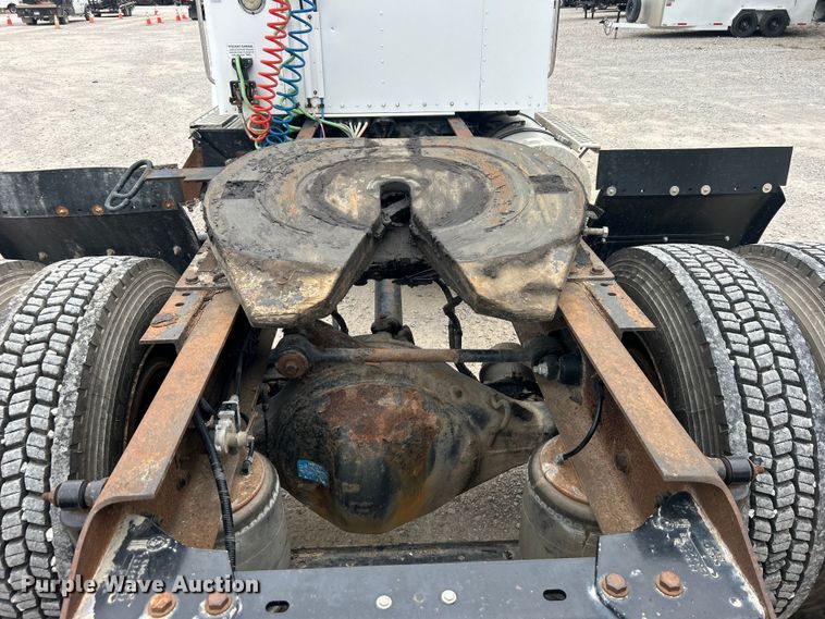 image for item DO6697 2005 Kenworth T300 semi truck