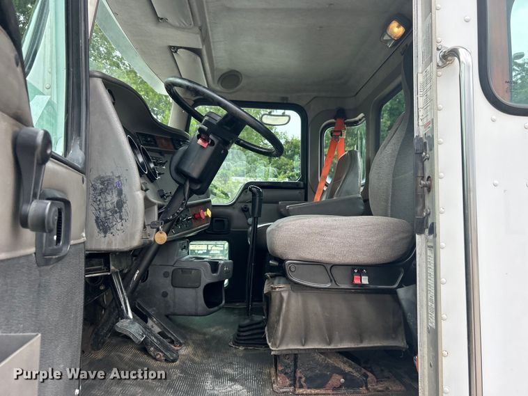 image for item DO6697 2005 Kenworth T300 semi truck